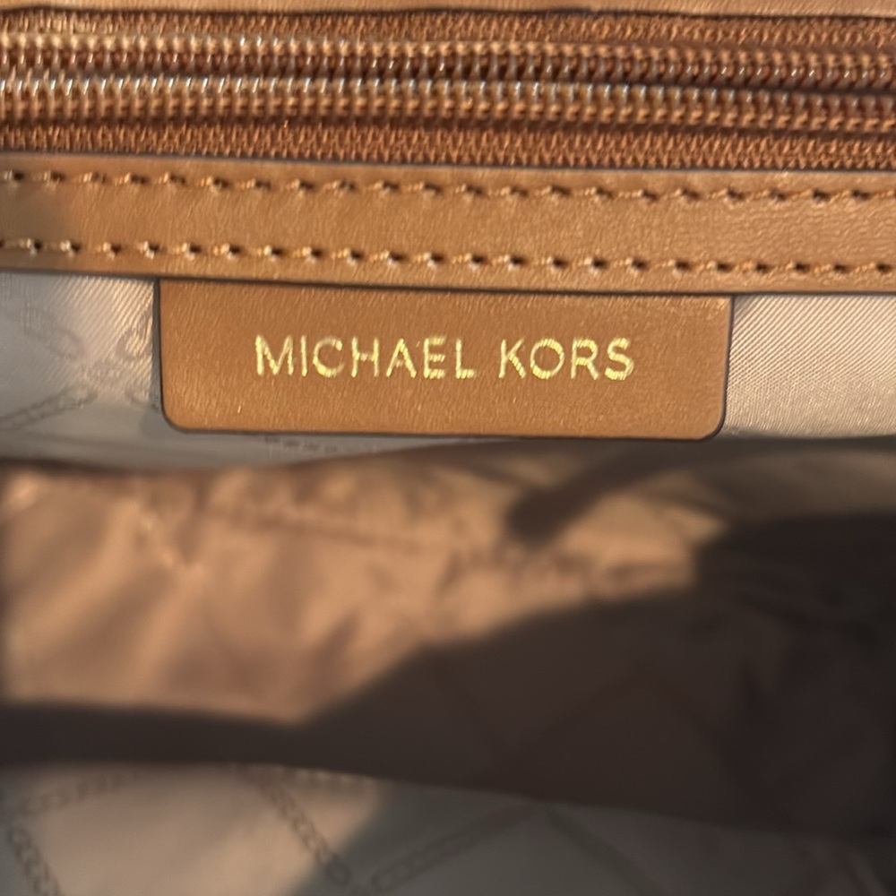 MICHAEL KORS Sheila Signature Backpack - Picture 11 of 13